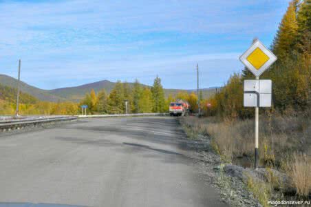 Тенькинская трасса, близ Нелькобы, поворот на Школьный